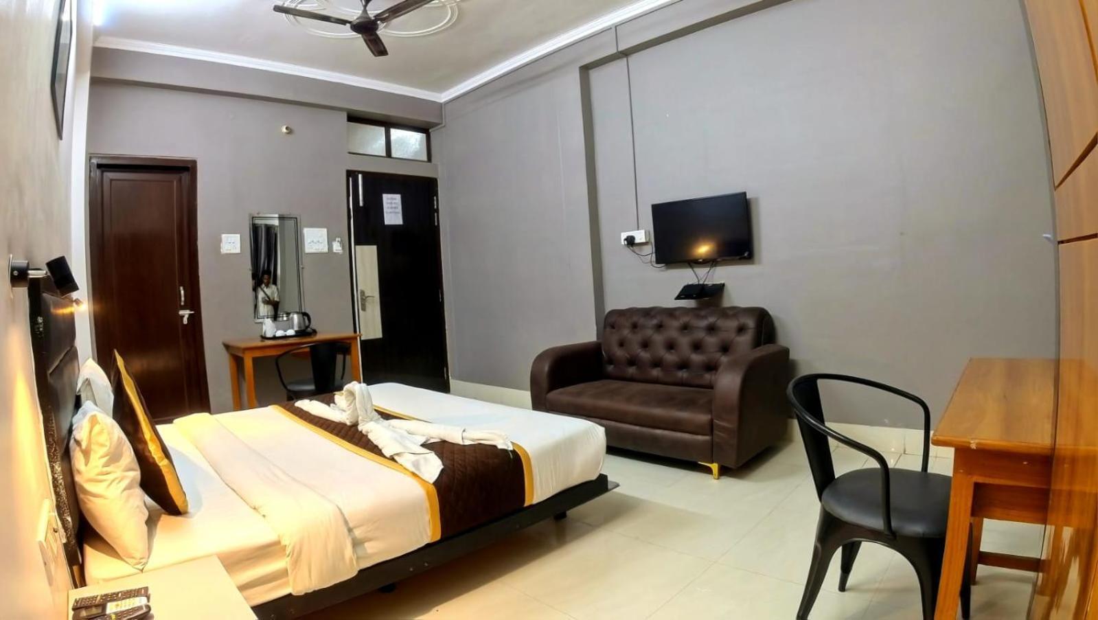 Holidayy Inn Allāhābād Junction Exterior foto
